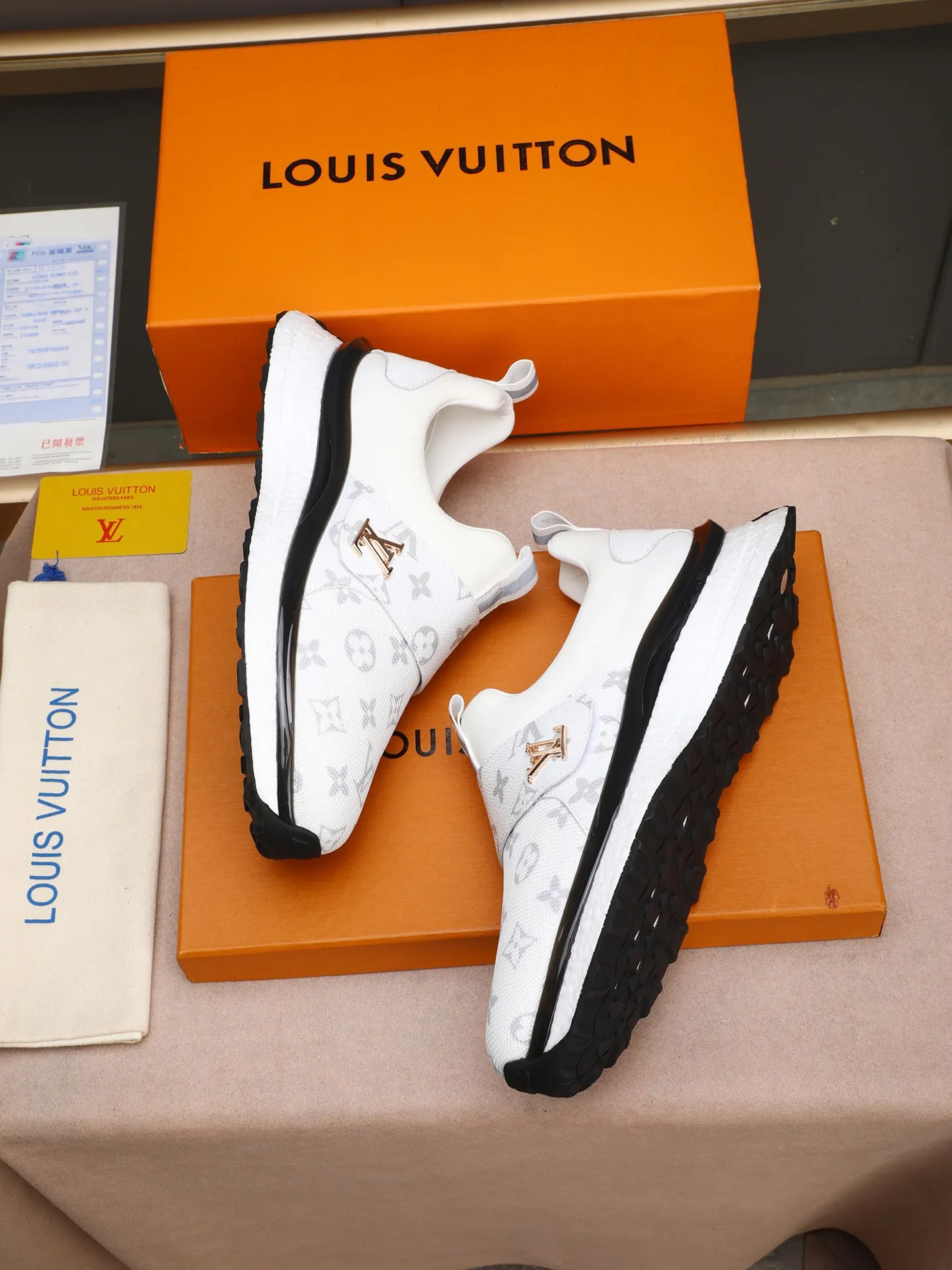 🪐🪐🪐Men's Shoes💰460💰[LV] A top fashion brand, a men's shoe that can handle various styles. The upper is made of a variety of materials, and the lining is imported mesh, which is sweat-absorbent and comfortable. The popcorn outsole design is the top priority - light and comfortable. Extremely testing process requirements: two colors available: 38-44 (customized at 45)